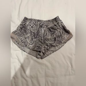 Lululemon hotty hot shorts 2.5 in